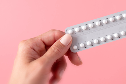 Proč ženy při menstruaci dostávají migrénu?